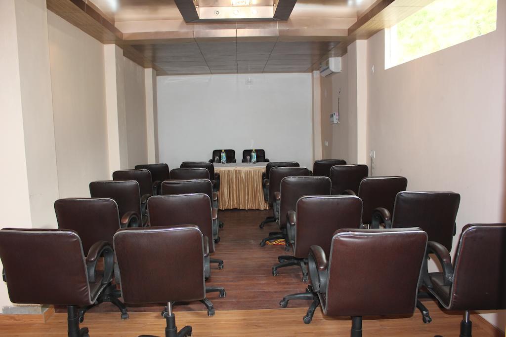 Hotel The Royal Court Nainital Esterno foto