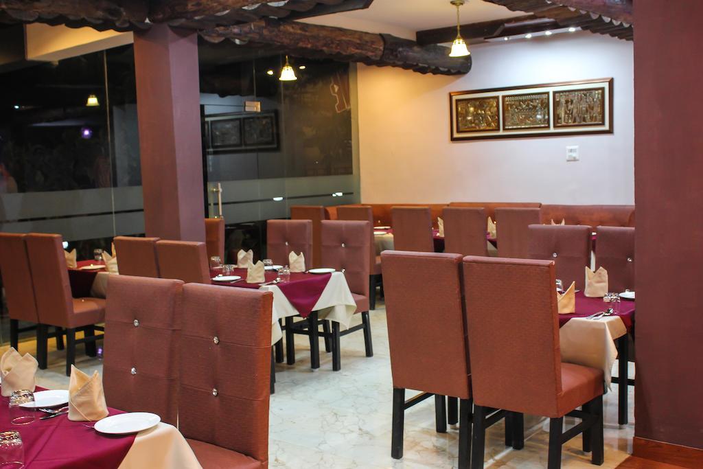 Hotel The Royal Court Nainital Esterno foto