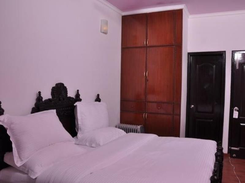 Hotel The Royal Court Nainital Esterno foto
