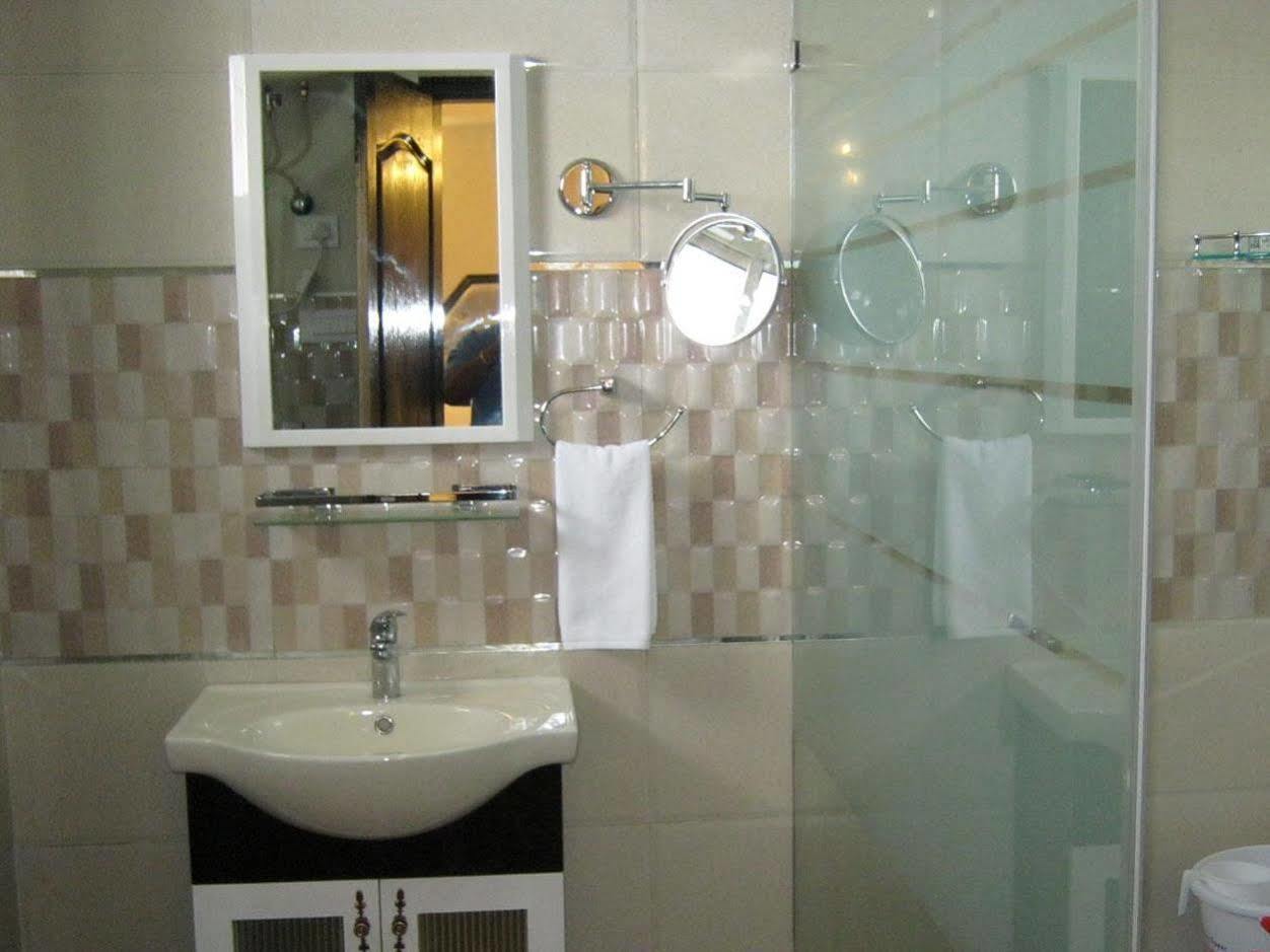 Hotel The Royal Court Nainital Esterno foto