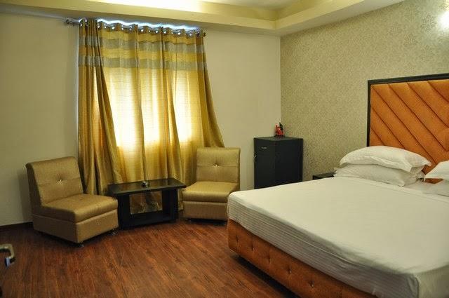 Hotel The Royal Court Nainital Esterno foto
