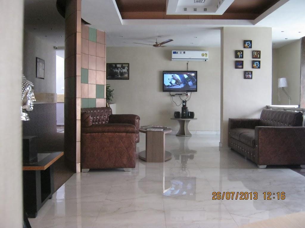 Hotel The Royal Court Nainital Esterno foto